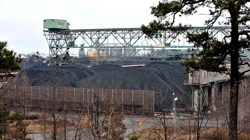 När kolhögarna i Oxelösund försvinner blir en bieffekt att SSAB behöver mängder av biogas. Arkivfoto.