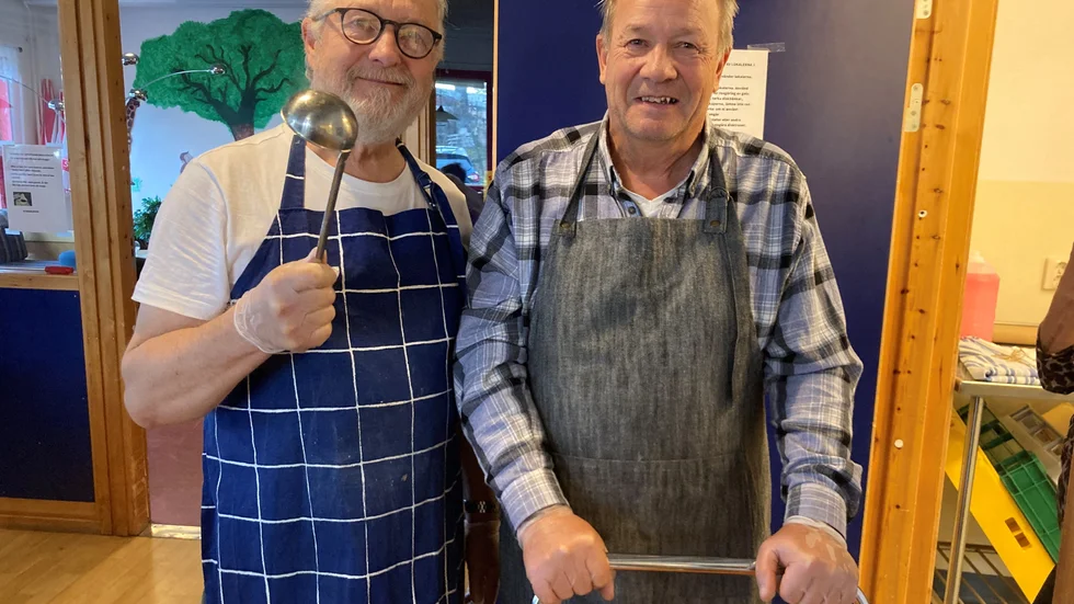 Lars Bergström och Leif Karlsson bjöd på älgköttsoppa.