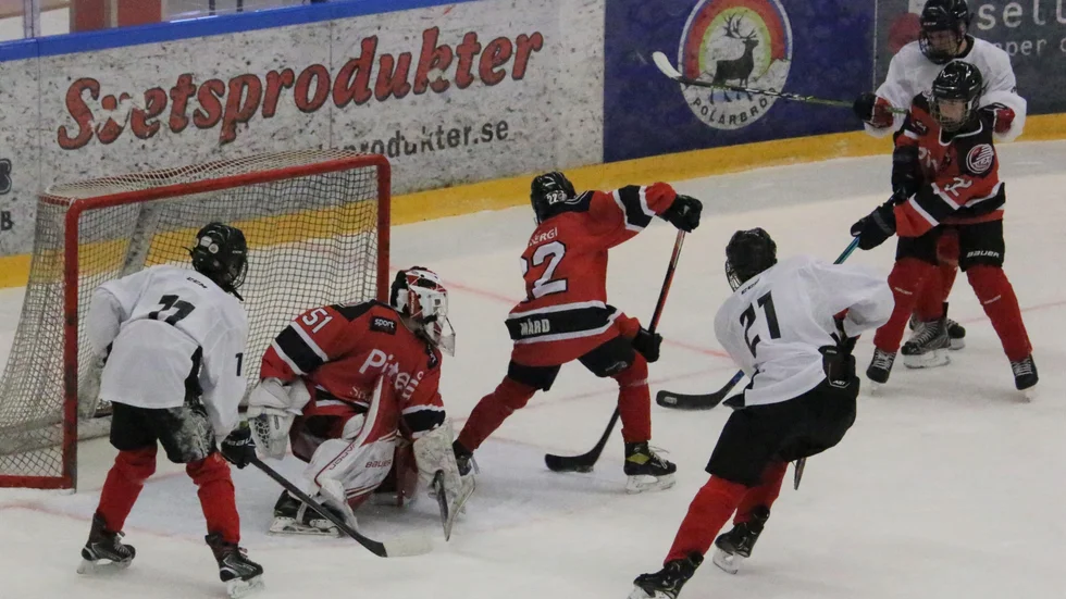 Äntligen cupdags igen. Första paret ut i Sportringen Cup för U15-lag var Piteå Hockey och Luleålaget Brooklyn.