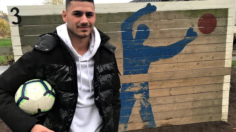 Elton Zeka är numera futsalspecialist och är redo för division 1-premiären med Dribbla United hemma i Motala sporthall på söndag. "Det är en annan atmosfär i futsal och man har bollen mer", säger han om sin sport inför säsongen.