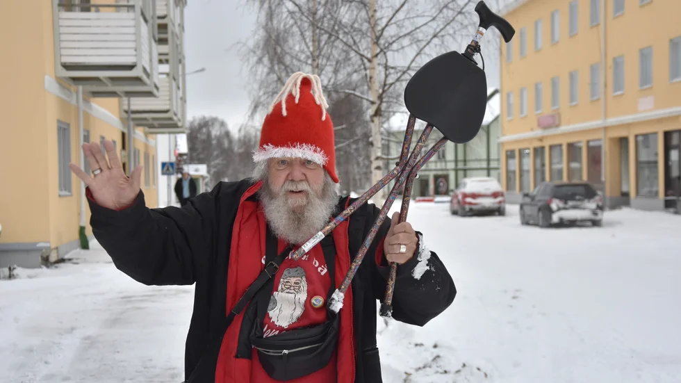 Gunnar Löfgren fick tillbaka sin ovanliga käpp och lämnar nu Jokkmokk med alla sina ägodelar i behåll.