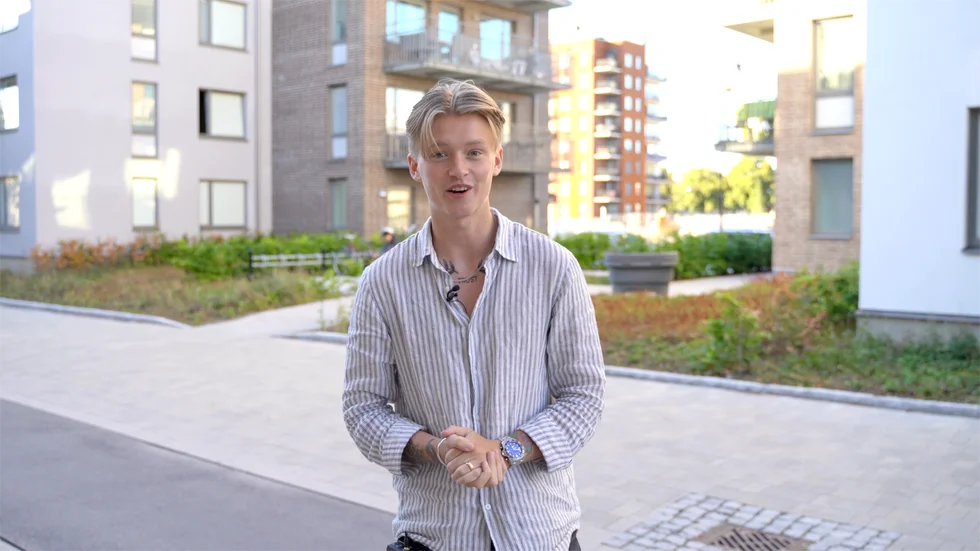 Lucas Lindström programleder varje avsnitt som är på några minuter och guidar dig runt i bostaden. 