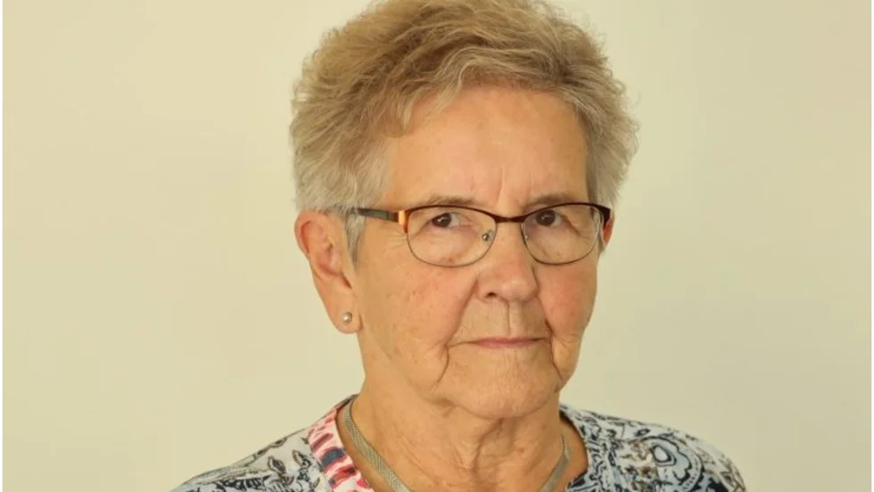 Märtha Lindbergs taxi skulle ta henne till en hjärtundersökning på Danderyds sjukhus. Men ingen bil dök upp i tid. En timme senare dök en bil upp från syskonbolaget Taxikurir.