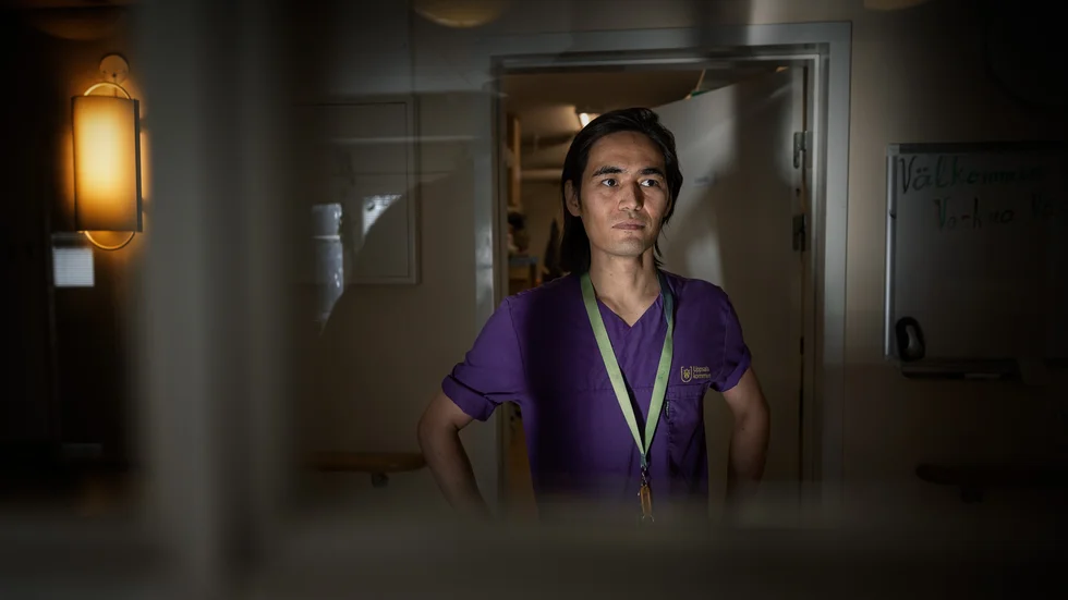 "Jag har fått hjälp av många äldre Uppsalabor vilket betytt enormt mycket för mig. Nu vill jag göra något för äldre i Sverige", säger undersköterskan Reza Ramezani. 