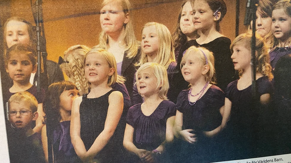 KK för 10 år sedan. Tio körer från olika håll och i alla åldrar samlades i Katrineholm för en gala till förmån för världens barn