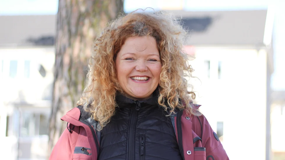 Cosma Gill är född i Kanada, men har de senaste 15 åren haft sin bas i Göteborgstrakten. Sedan ett halvår tillbaka bor hon i Borensberg.