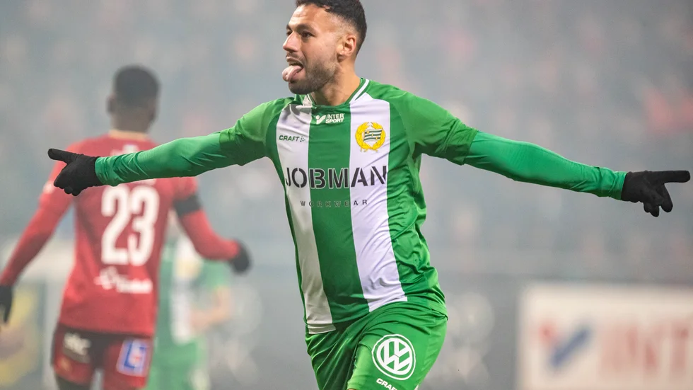 Hammarbys Imad Khalili har fått dubbla roller i den allsvenska klubben: spelare och tränare. Arkivbild.