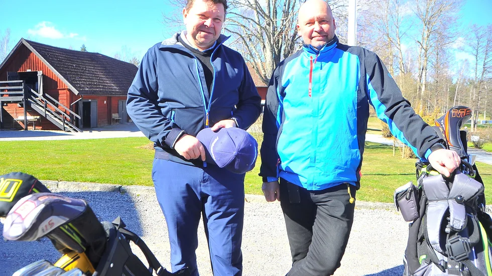 Mariusz Eriksson och Kent Lagerbäck från Katrineholms GK hoppas att svenska senior-touren ska komma igång som planerat.