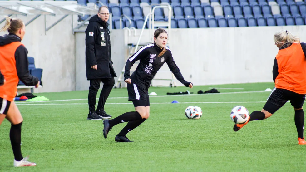 Clara Leffler under en träning med Uppsala på Studenternas. 