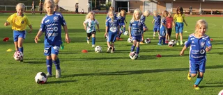 Aldrig tidigare har så många tjejer spelat fotboll i DFK: "Hur kul som helst"