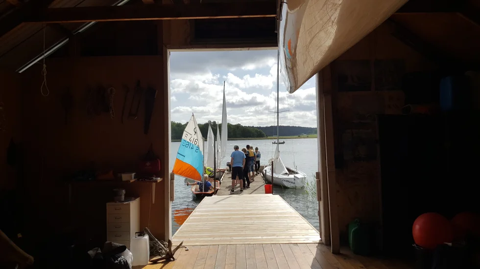 Gamleby Segelsällskap blev natten mot torsdag av med en motor på fyra hästkrafter, som används till en av deras säkerhetsbåtar som finns med under seglingsskolan.