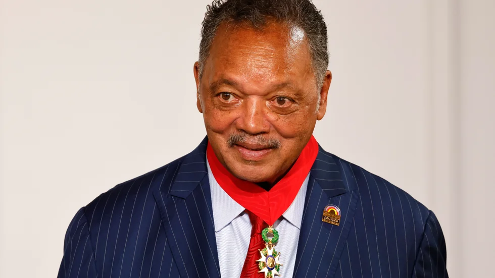 Pastor Jesse Jackson tilldelades så sent som för en månad sedan hedersmedaljen Legion d'Honneur av president Emmanuel Macron i Paris, Frankrike. Arkivbild