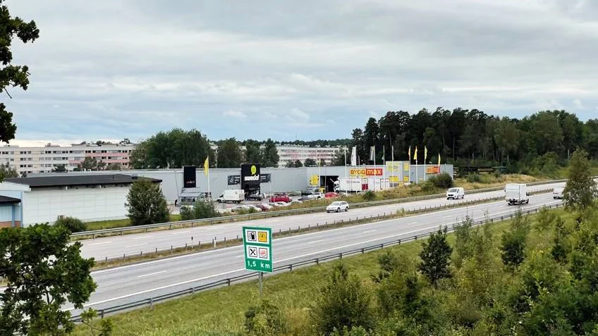 Vi ser ledande politiker som med glada miner stöttar flygplatsen och utbyggnad av platser för konsumtion och fossildriven logistik. Forskare på Chalmers kallar denna typ av klimatförnekelse för responsförnekelse, skriver Mia Rolandsdotter med flera från Grön Framtid.
