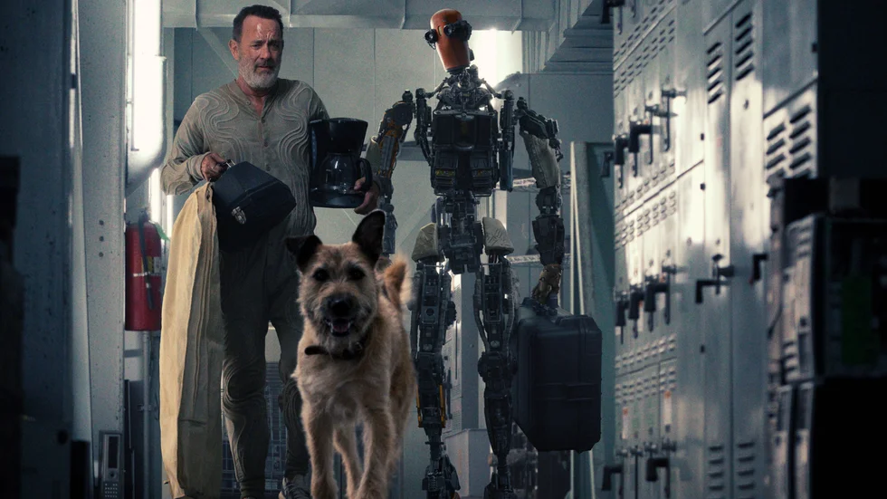 Tom Hanks har huvudrollen i äventyrsfilmen “Finch”, som får premiär i november.