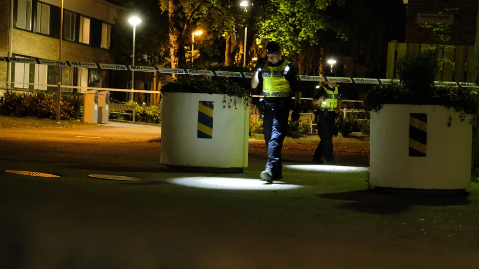 Poliser bevakade avstängning långt in på kvällen.
