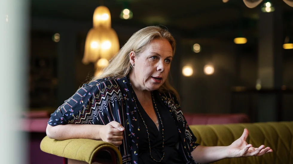 Petra Brylander, Uppsala stadsteaters vd och konstnärliga ledare, svarar på hur det kunde gå så fel med åldersbestämningen av "Flickan med svavelstickorna".