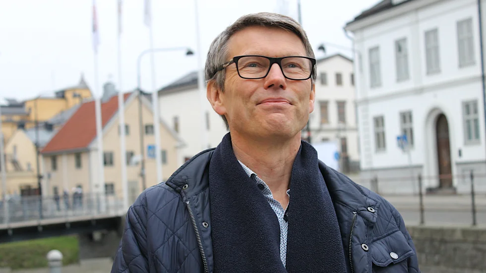 "Vi kommer inte att kunna verka utifrån kommunallagen och det ser jag väldigt allvarligt på" , säger Jörgen Rundgren (M), vice ordförande i kommunrevisionen om kraftigt bantade budgeten.