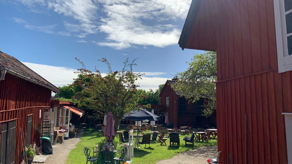 Garvaregården bjuder på traditionellt midsommarfirande.