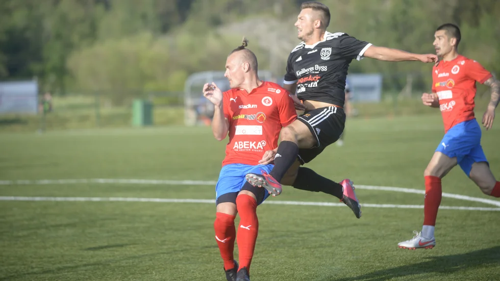 Nyköpings BIS vann årets första E4-derby mot TVSK med 0-1 på bortplan. 