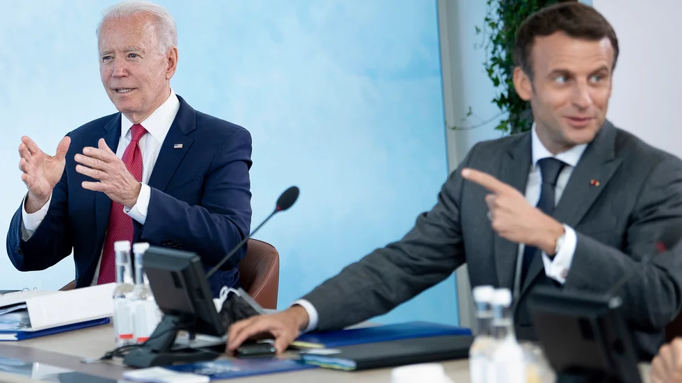 USA:s president Joe Biden tillsammans med Frankrikes president Emmanuel Macron vid G7-mötet i brittiska Cornwall.