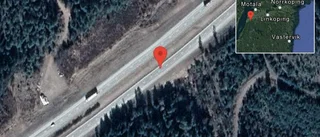 Brinnande fordon stoppar trafiken
