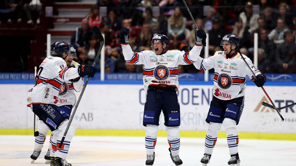 Växjös Richard Gynge jublar med lagkamraterna efter 2–1-målet.