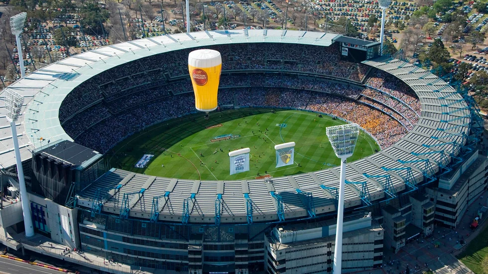 Final i australisk fotboll på Melbourne Cricket Ground och 100 000 på läktarna – en syn den coronanedstängda staden inte får se i år.