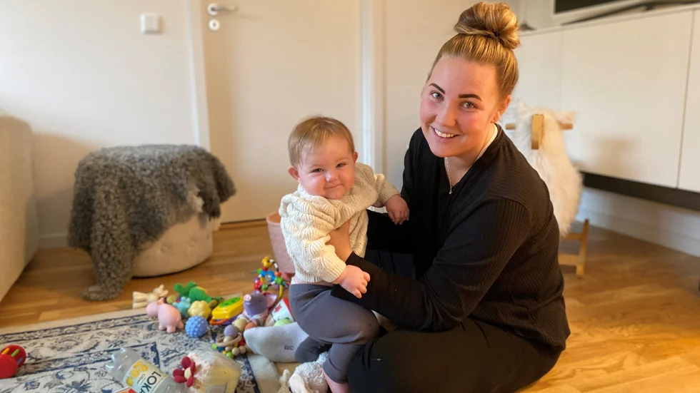 Mammalediga Johanna Nilsson bor tillsammans med Vilmas pappa Joel. Men hon har ensam vårdnad och tar nästan all föräldraledighet. "Vi är helt överens", säger hon.