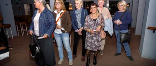 Stammisarna fyllde foajen på Uppsala stadsteater