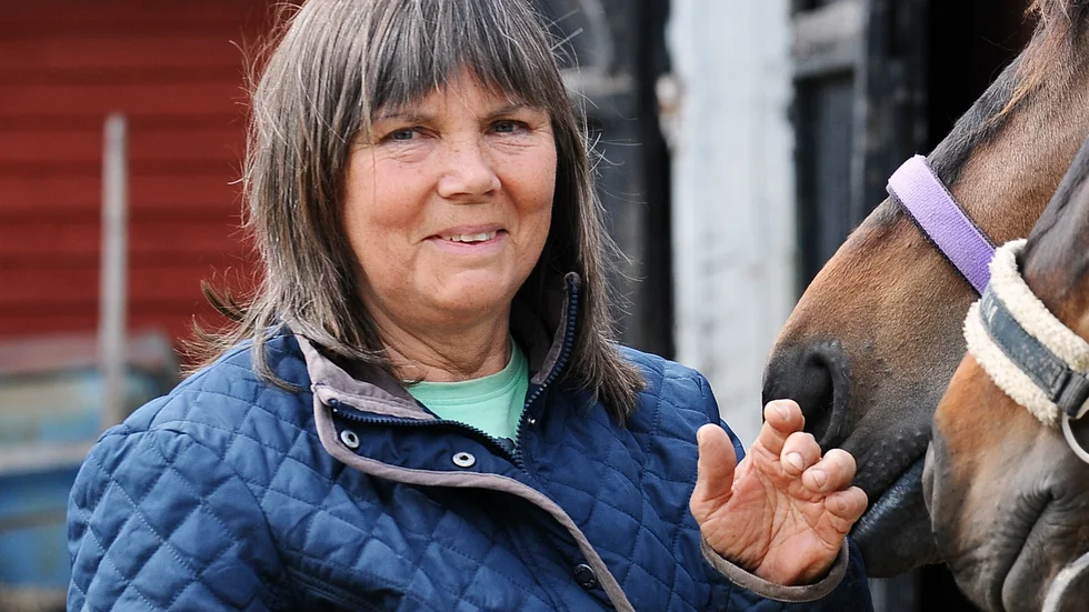 Sikforsamatören Christine Axelsson är en av länets främsta. Hon selar ut två hästar till Bodentravets V64-omgång, torsdag kväll.