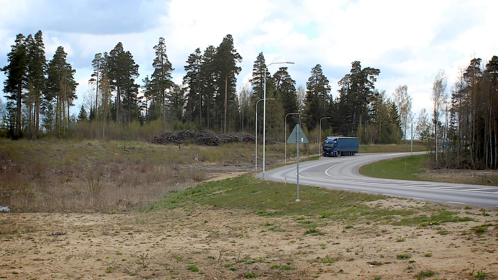 Här vid den nya förlängningen av Hallevadsgatan kommer padelmotellet att byggas. Bakom skogsdungen ligger Potatisrondellen.