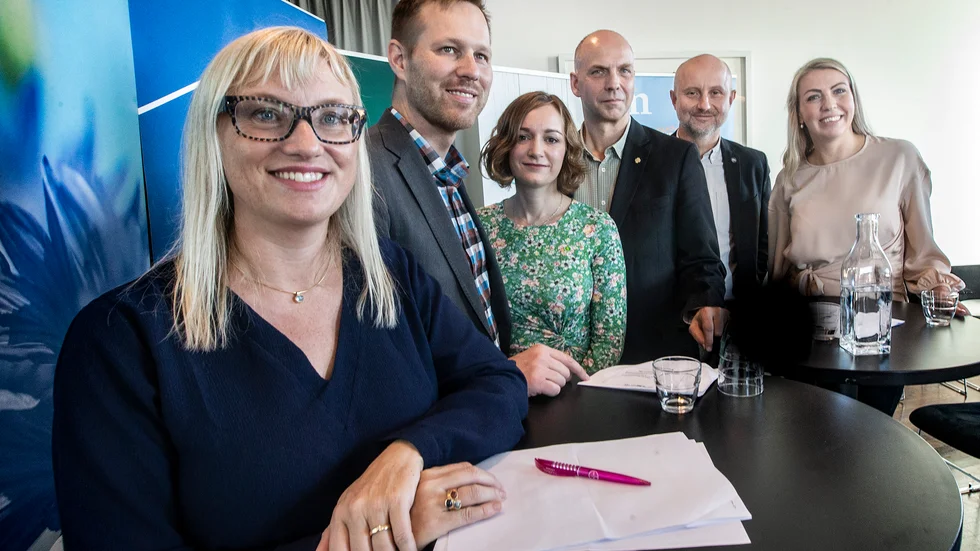 Malin Sjöberg Högrell (L), Björn-Owe Björk (KD), Malena Ranch (MP), Johan Örjes (C), Stefan Olsson (M) och Emilie Orring (M) presenterade det blågröna styrets budget.