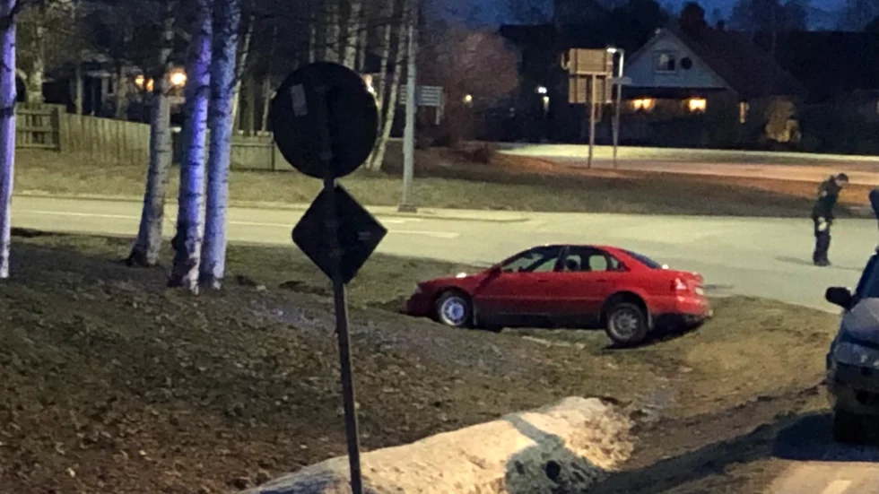 Två personbilar krockade på torsdagskvällen.