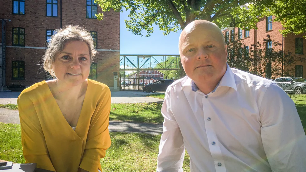 Karolina Samuelsson lämnar regionen för att bli ny kommundirektör i Lysekils kommuns. På bilden syns hon tillsammans med Gotlands regiondirektör Peter Lindvall.