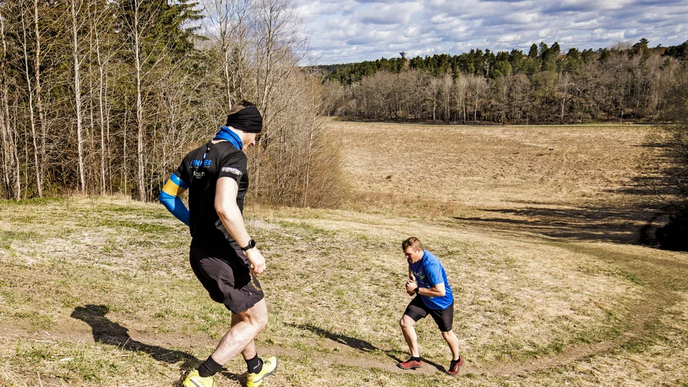 André Witt och Ludvig Toresäter, Enköpings OCR kämpar upp och ner för Pilotbacken. De tränar för riksmästerskapen i OCR(Hinderbana). Förhoppningsvis får de även ihop ett lag också, bestånde av två killar och två tjejer.