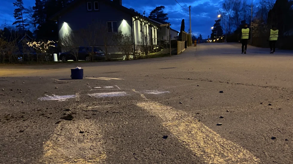 Både kommunalråd och fritidspolitiker i Gnesta är ute och nattvandrar tillsammans med jämna mellanrum. "Vi bryr oss om Gnesta", säger Anna Ekström (M).