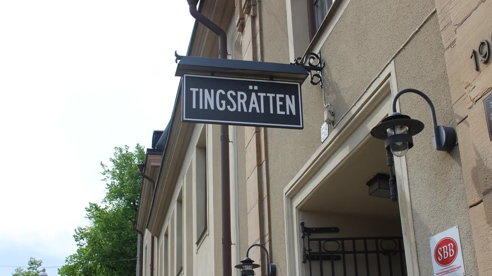 Norrköpings tingsrätt dömer en 30-årig Finspångsbo till skyddstillsyn med en särskild föreskift om psykiatrisk vård, efter att han gjort sig skyldig till fyra brott.