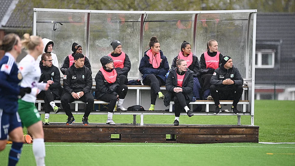 Hildah Magaia, Michaela Kovacs, Arianna Veland och Carla Portillo tog alla plats på avbytarbänken i den första halvleken mot Sundsvalls DFF.