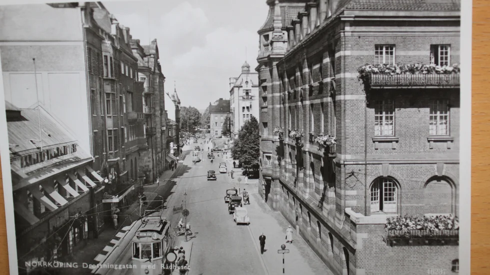 Drottninggatan och Rådhuset, troligen på 1940-talet.