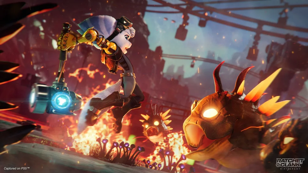 En mängd nya vapen, plattformshoppande och dimensionsbytande bjuds på i "Ratchet & Clank: Rift apart". Pressbild.