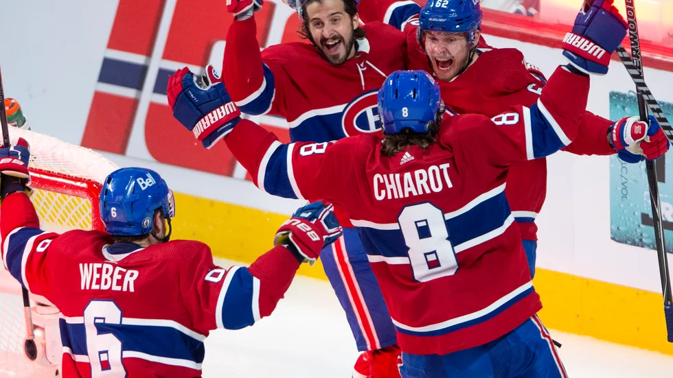 Montreals Artturi Lehkonen (62) kramas om av lagkamraterna efter det avgörande målet mot Vegas.