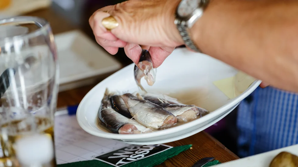 Minskad tillgång på strömming medför att höstens surströmmingsfester är hotade konstaterar företrädare i branschen.