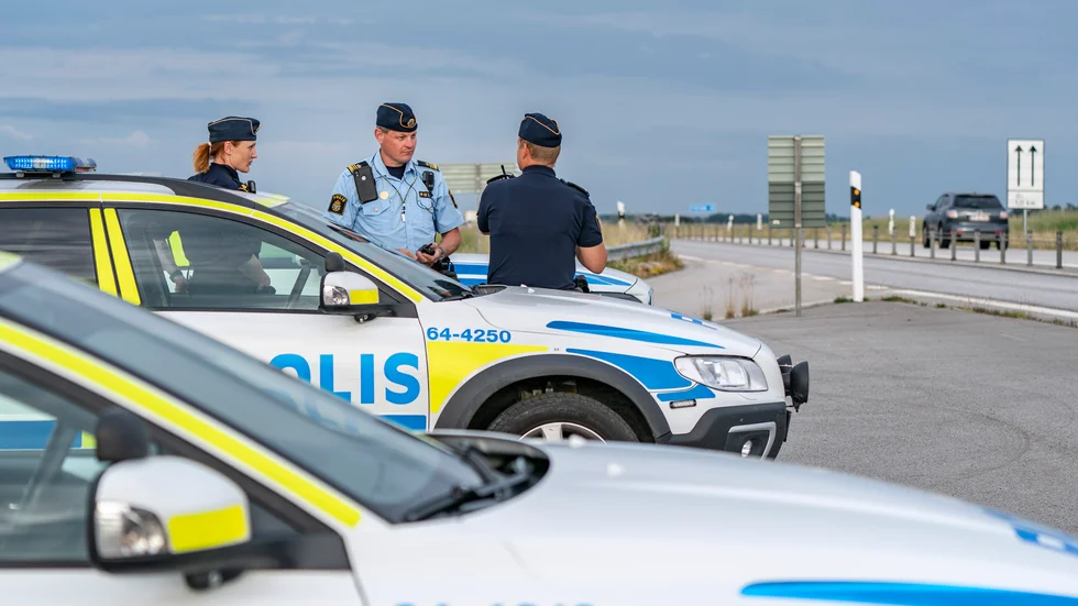 Polisen har ökat sin närvaro längs med E65 sedan det blivit känt att danska bilister systematiskt attackeras av stenkastare.