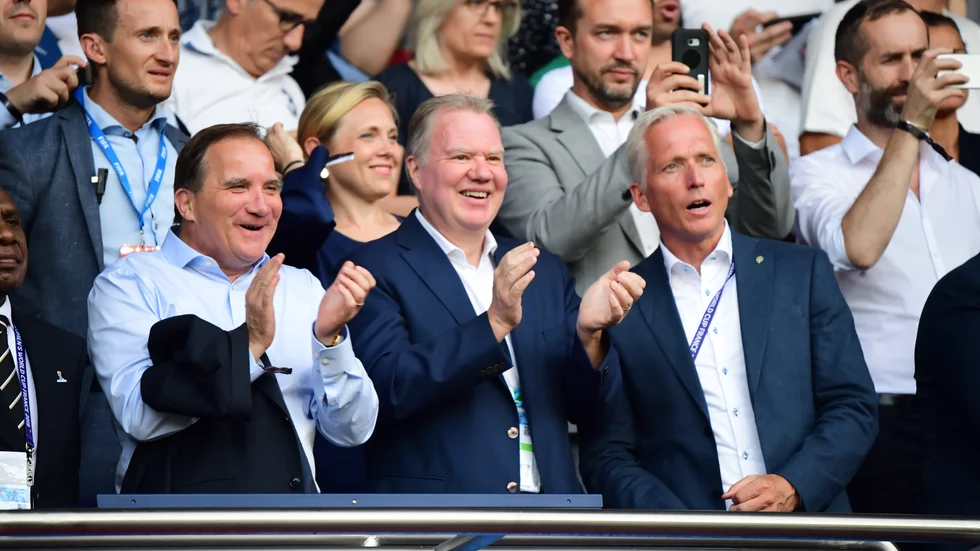 Svenska fotbollförbundets ordförande Karl-Erik Nilsson, i mitten, och generalsekreterare Håkan Sjöstrand, till höger, tillsammans med statsminister Stefan Löfven, till vänster, under VM 2018.