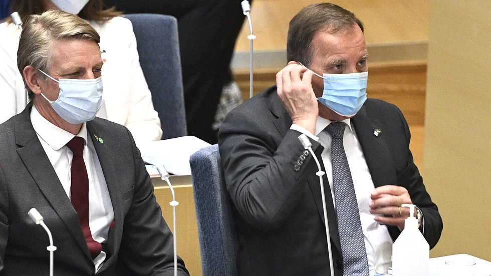 Miljö- och klimatminister Per Bolund (MP) och statsminister Stefan Löfven (S) i riksdagen vid misstroendeomröstningen.
