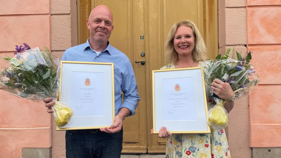 Nöjesprofilerna Jacke Sjödin och Anna-Karin "Ako" Nytell Oldeberg är Årets hedersupplänningar 2021.