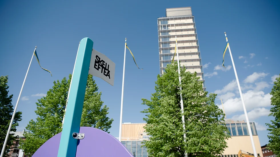 Utanför Sara kulturhus borde komunen uppmärksamma staden legender, menar skribenten.