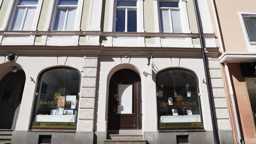 Andersons Ur & Guld låg länge i hörnet Storgatan Bredgatan. För några år sedan bytte man till nya lokaler på Bredgatan.