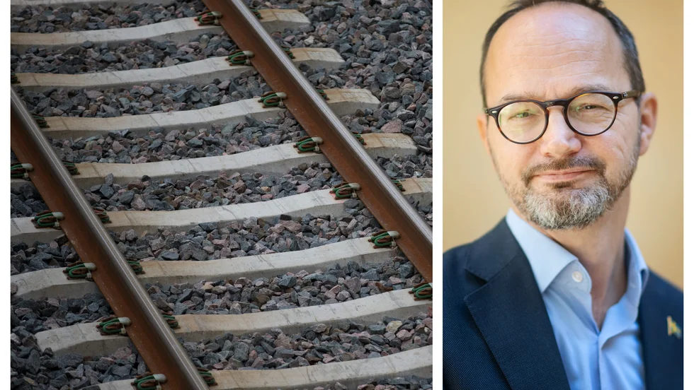 Skribenterna vädjar till infrastrukturminister Tomas Eneroth att regeringen börjar betala av sin infrastrukturskuld till länet genom ett ”Kalmar länspaket” i den nationella transportplanen.