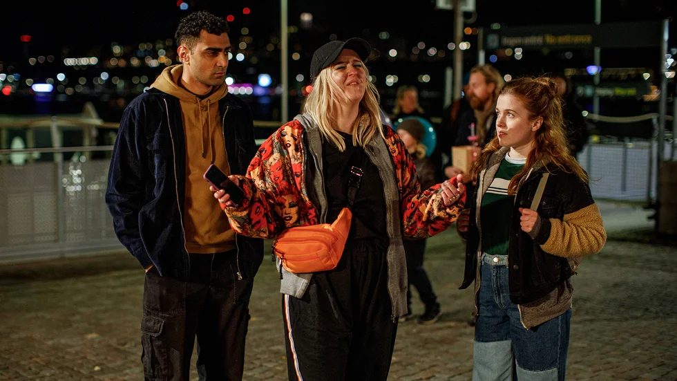 Sam (Alexander Abdallah), Antonia (Julia Lyskova) och Sigge (Amy Deasismont) lever stökigt ungdomsliv i "Thunder in my heart".